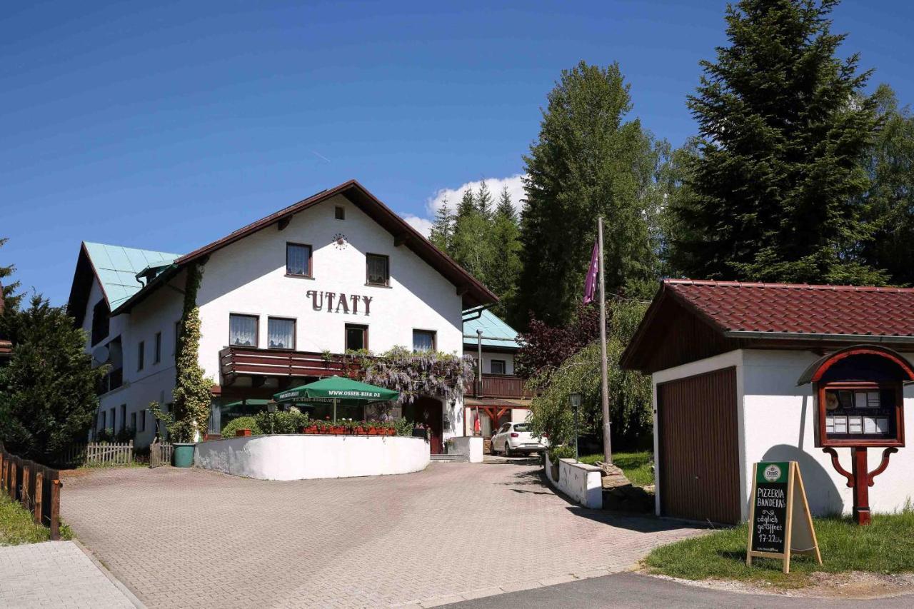 Pizzeria A Penzion Banderas Bayerisch Eisenstein Exteriör bild
