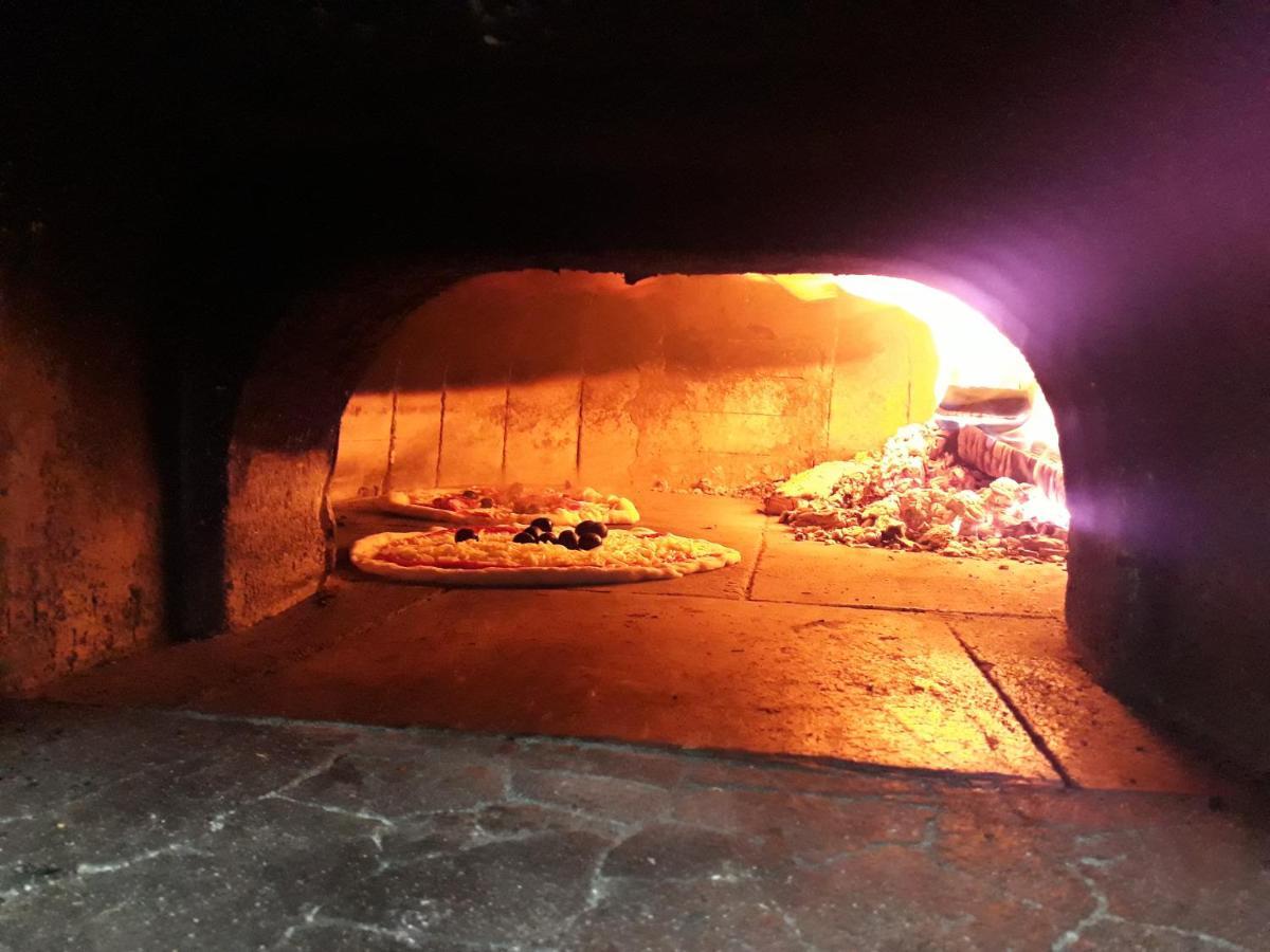 Pizzeria A Penzion Banderas Bayerisch Eisenstein Exteriör bild