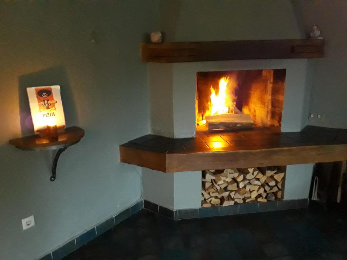 Pizzeria A Penzion Banderas Bayerisch Eisenstein Exteriör bild